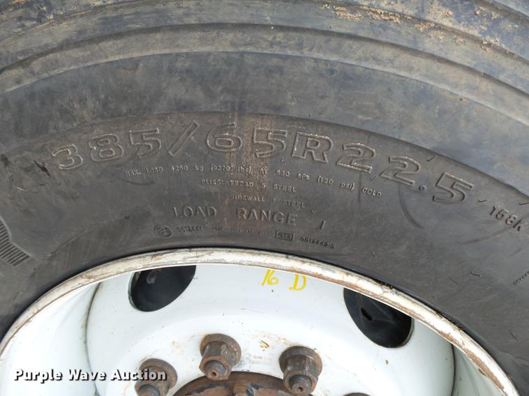 image for item DE3660 2004 International 7400 pressure digger truck