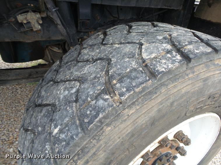 image for item DE3660 2004 International 7400 pressure digger truck