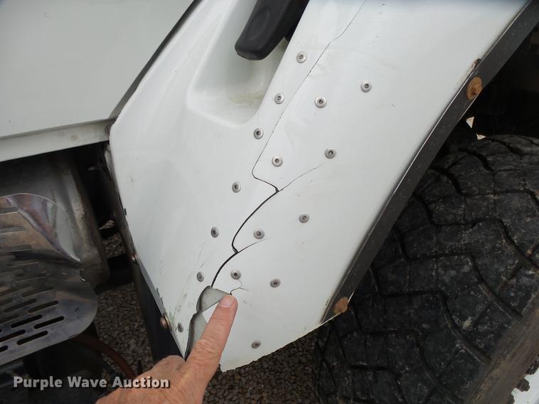 image for item DE3660 2004 International 7400 pressure digger truck