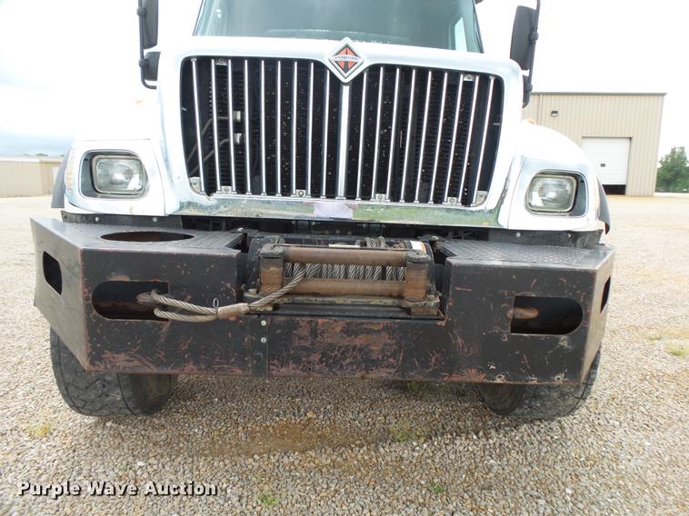 image for item DE3660 2004 International 7400 pressure digger truck