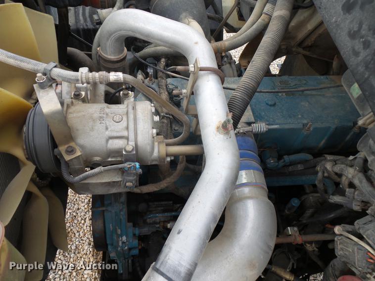 image for item DE3660 2004 International 7400 pressure digger truck