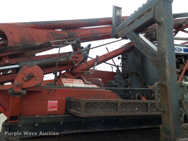 image for item DE3660 2004 International 7400 pressure digger truck