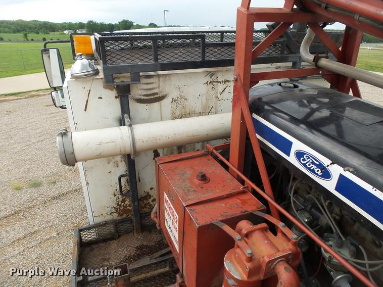 image for item DE3660 2004 International 7400 pressure digger truck