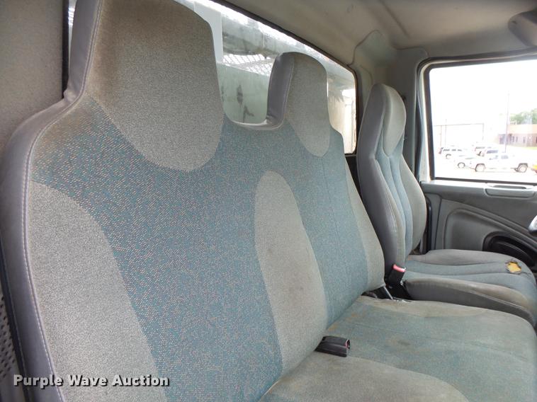 image for item DE3660 2004 International 7400 pressure digger truck