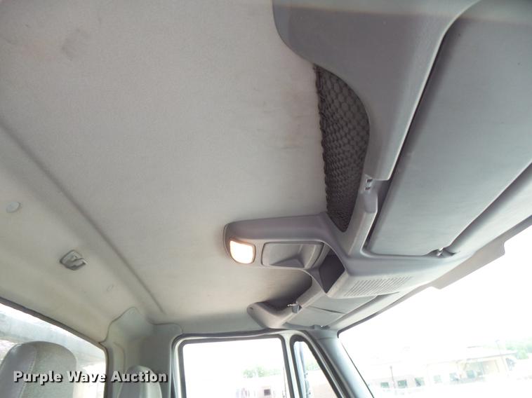 image for item DE3660 2004 International 7400 pressure digger truck