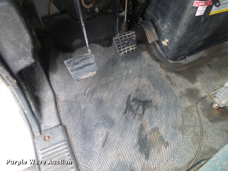 image for item DE3660 2004 International 7400 pressure digger truck