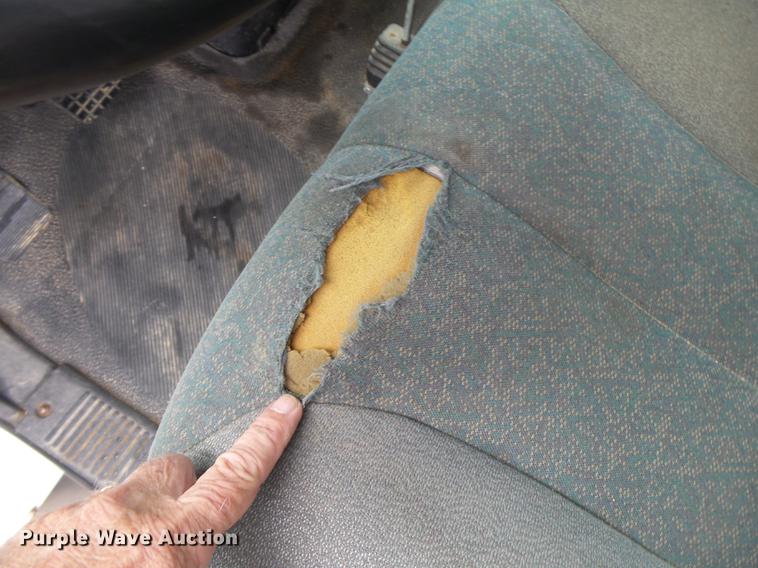 image for item DE3660 2004 International 7400 pressure digger truck