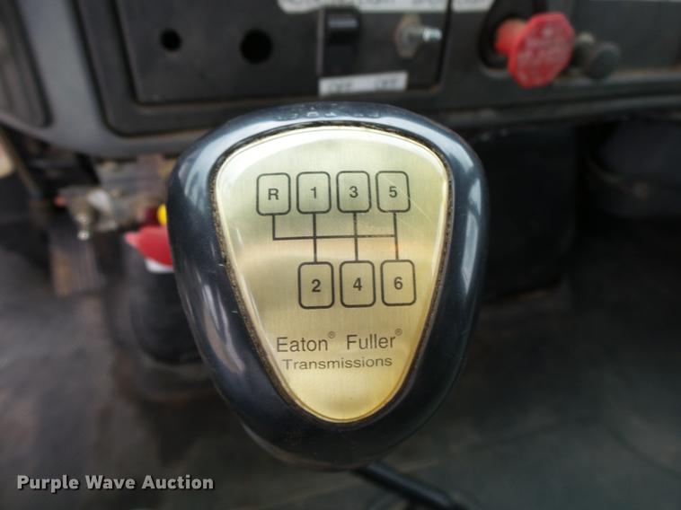 image for item DE3660 2004 International 7400 pressure digger truck