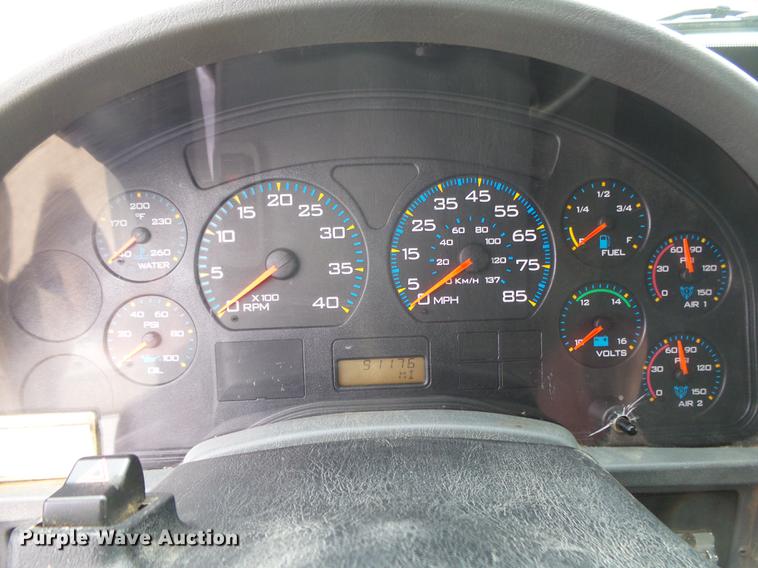 image for item DE3660 2004 International 7400 pressure digger truck