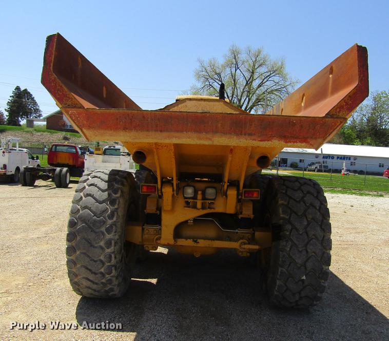 image for item DF3799 2001 Caterpillar 725 haul truck