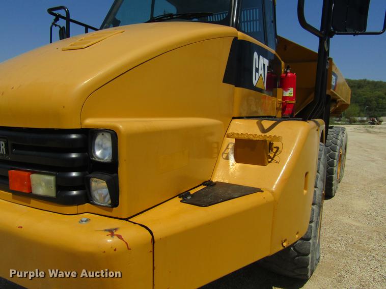 image for item DF3799 2001 Caterpillar 725 haul truck