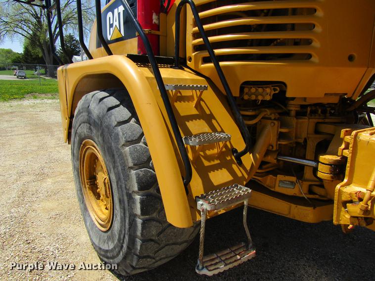 image for item DF3799 2001 Caterpillar 725 haul truck
