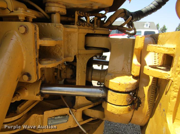 image for item DF3799 2001 Caterpillar 725 haul truck