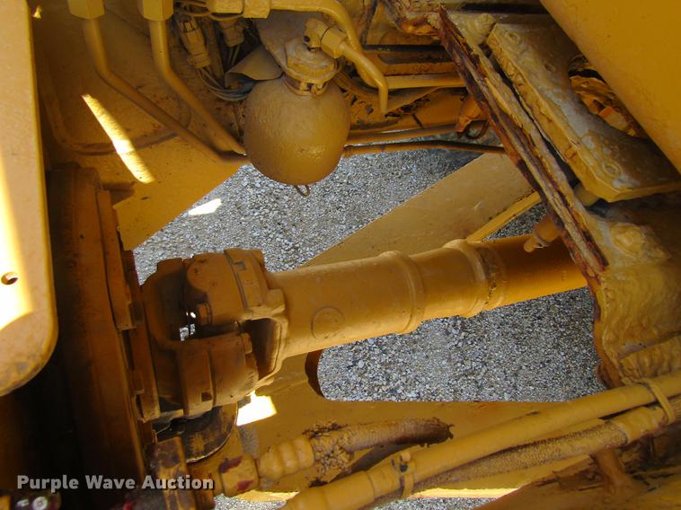 image for item DF3799 2001 Caterpillar 725 haul truck