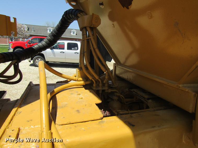 image for item DF3799 2001 Caterpillar 725 haul truck