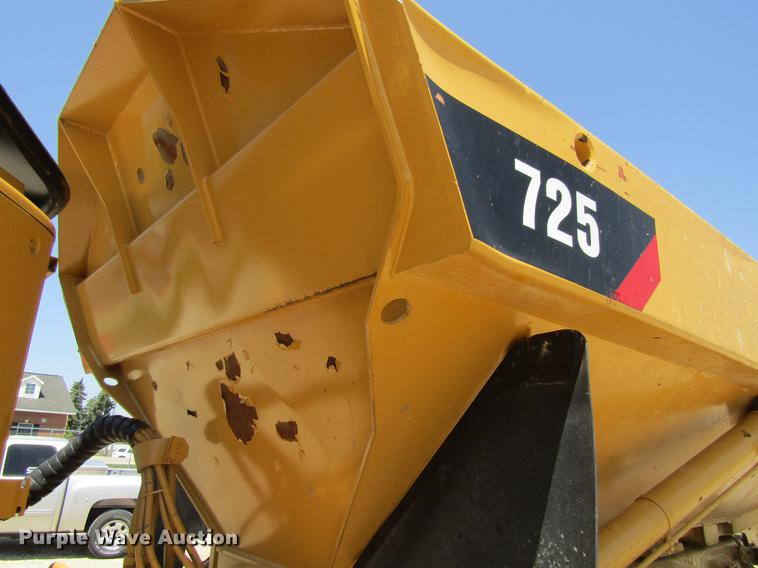 image for item DF3799 2001 Caterpillar 725 haul truck