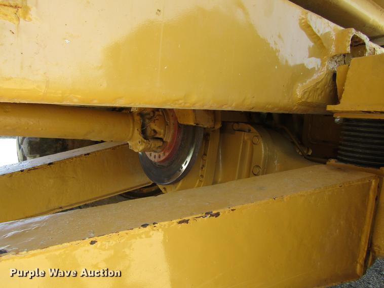 image for item DF3799 2001 Caterpillar 725 haul truck