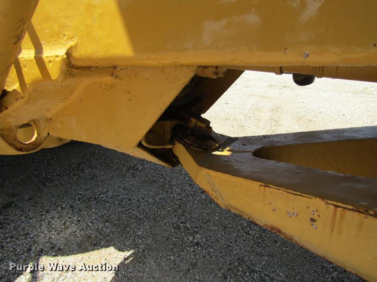 image for item DF3799 2001 Caterpillar 725 haul truck