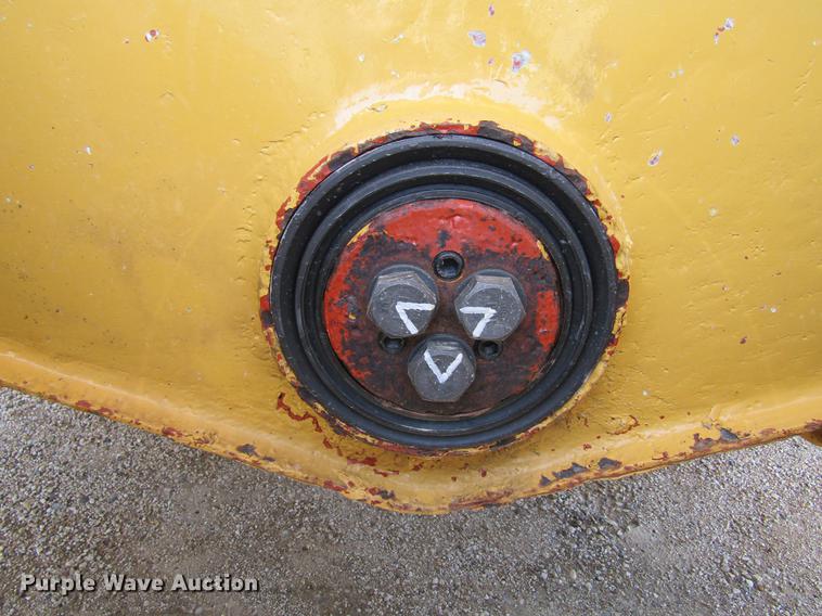 image for item DF3799 2001 Caterpillar 725 haul truck