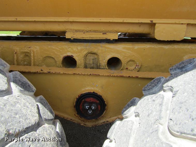 image for item DF3799 2001 Caterpillar 725 haul truck