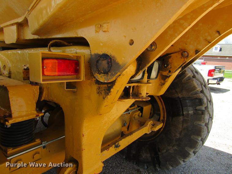 image for item DF3799 2001 Caterpillar 725 haul truck
