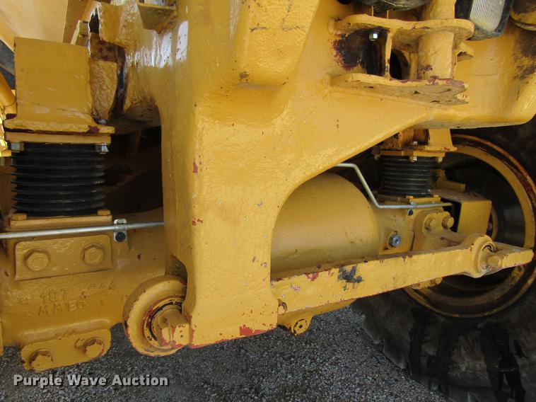 image for item DF3799 2001 Caterpillar 725 haul truck