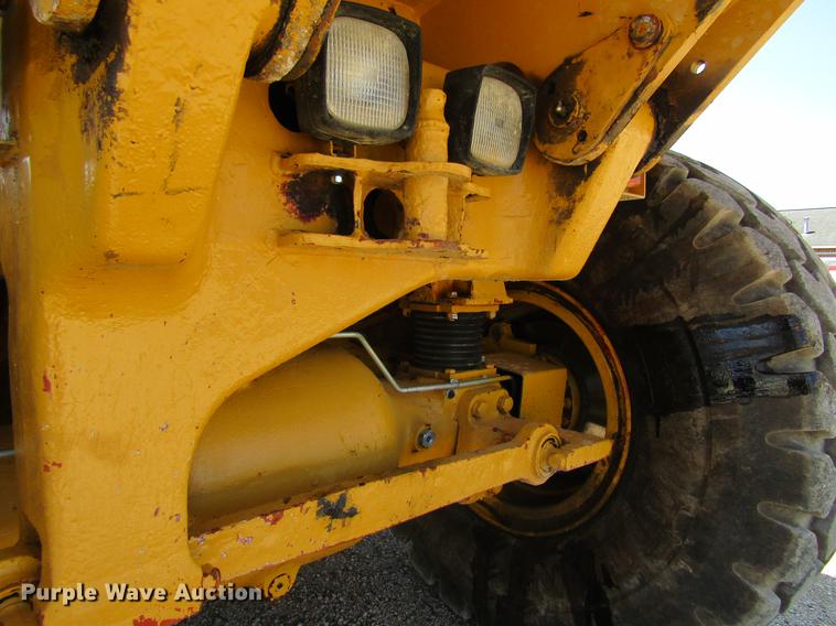 image for item DF3799 2001 Caterpillar 725 haul truck