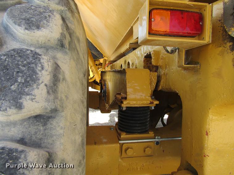 image for item DF3799 2001 Caterpillar 725 haul truck