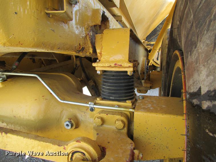 image for item DF3799 2001 Caterpillar 725 haul truck