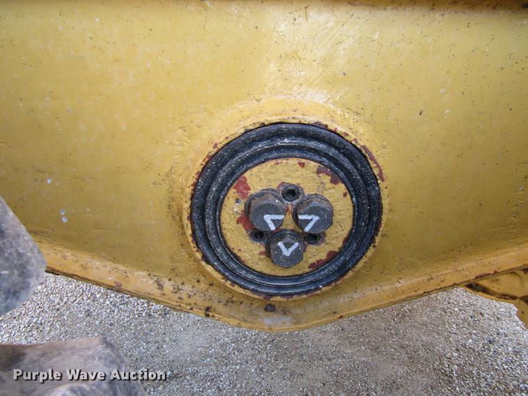 image for item DF3799 2001 Caterpillar 725 haul truck