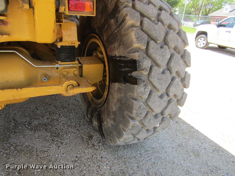 image for item DF3799 2001 Caterpillar 725 haul truck