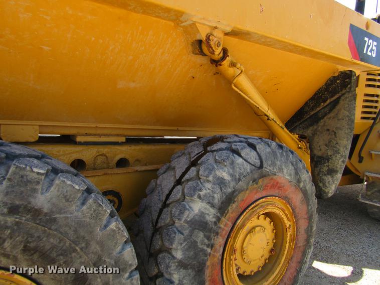 image for item DF3799 2001 Caterpillar 725 haul truck