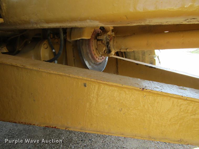 image for item DF3799 2001 Caterpillar 725 haul truck