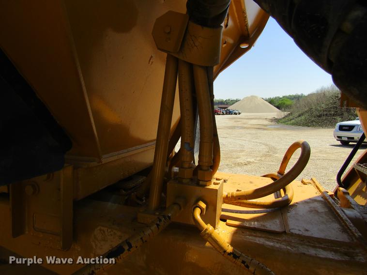 image for item DF3799 2001 Caterpillar 725 haul truck