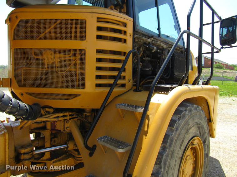 image for item DF3799 2001 Caterpillar 725 haul truck