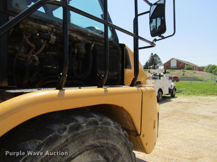 image for item DF3799 2001 Caterpillar 725 haul truck