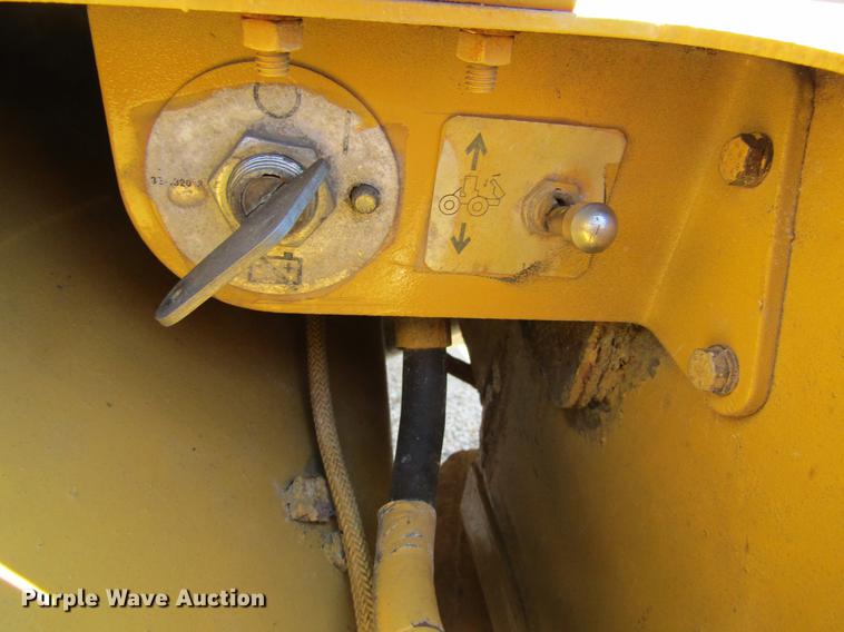 image for item DF3799 2001 Caterpillar 725 haul truck