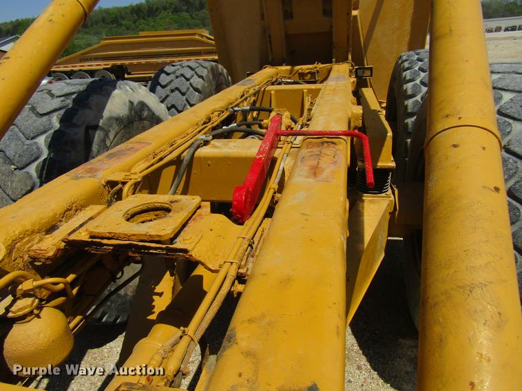 image for item DF3799 2001 Caterpillar 725 haul truck