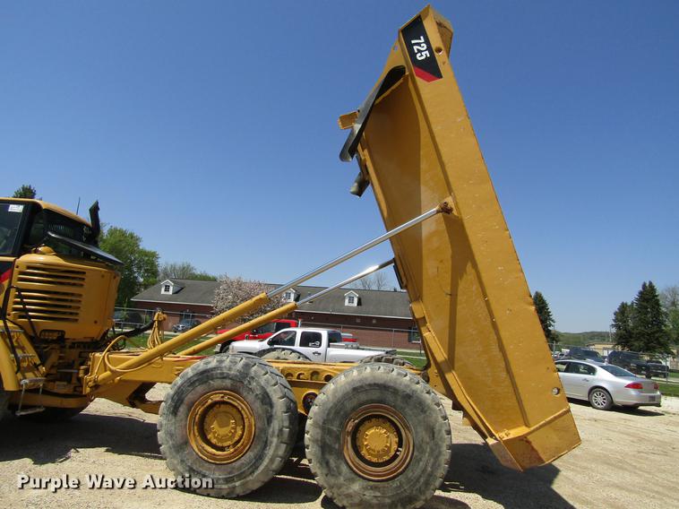 image for item DF3799 2001 Caterpillar 725 haul truck