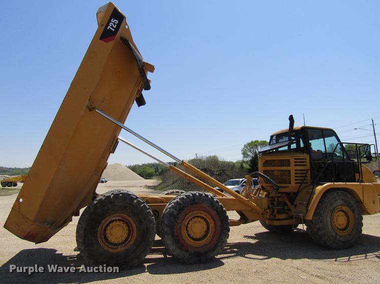 image for item DF3799 2001 Caterpillar 725 haul truck