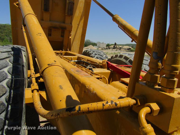 image for item DF3799 2001 Caterpillar 725 haul truck