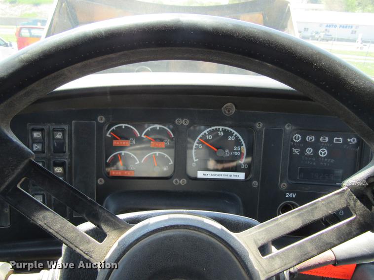 image for item DF3799 2001 Caterpillar 725 haul truck