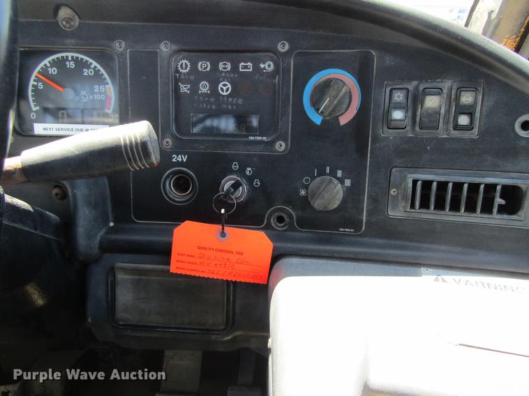 image for item DF3799 2001 Caterpillar 725 haul truck