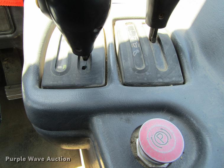 image for item DF3799 2001 Caterpillar 725 haul truck