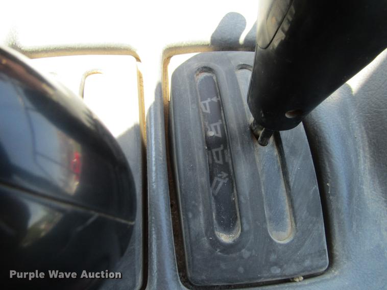 image for item DF3799 2001 Caterpillar 725 haul truck