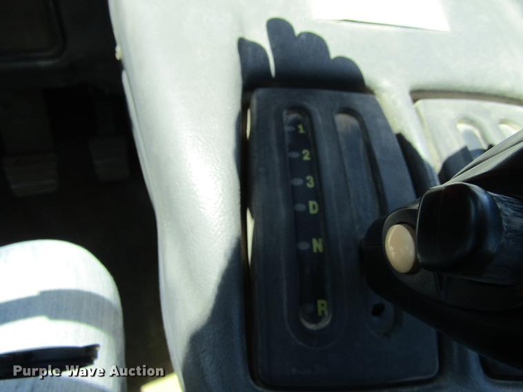 image for item DF3799 2001 Caterpillar 725 haul truck