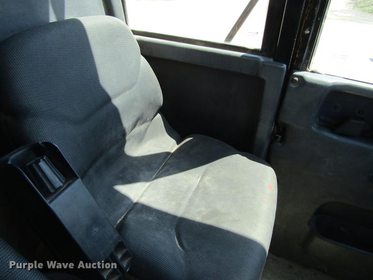 image for item DF3799 2001 Caterpillar 725 haul truck