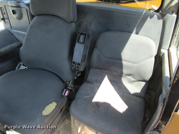 image for item DF3799 2001 Caterpillar 725 haul truck