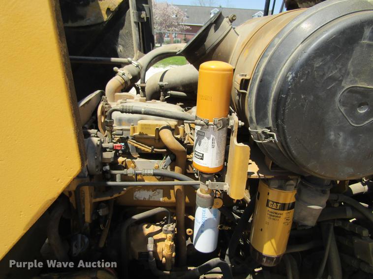 image for item DF3799 2001 Caterpillar 725 haul truck