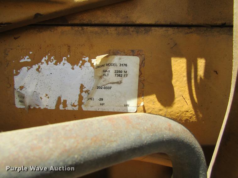 image for item DF3799 2001 Caterpillar 725 haul truck